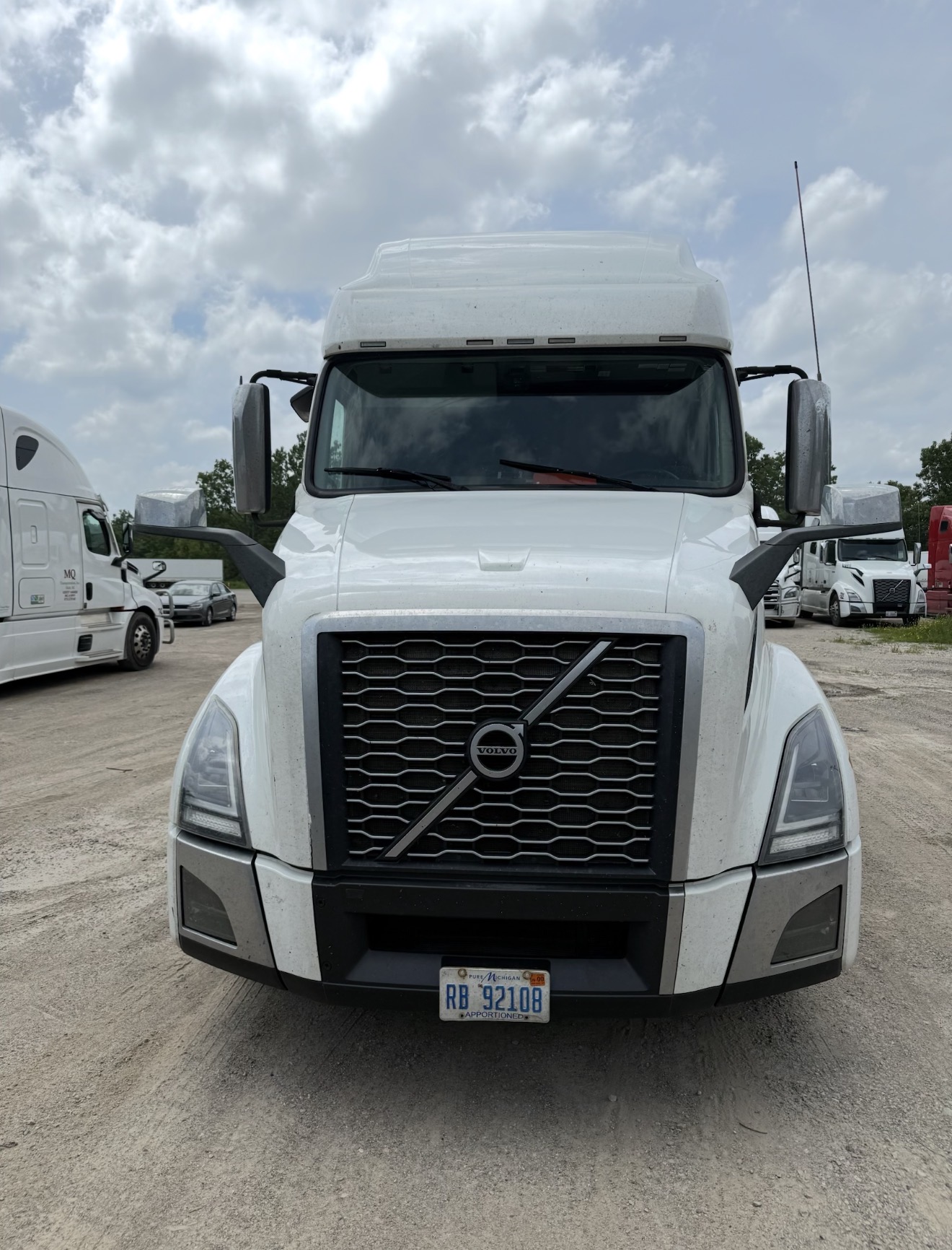 2024 Volvo VNL 760 Sleeper | Front