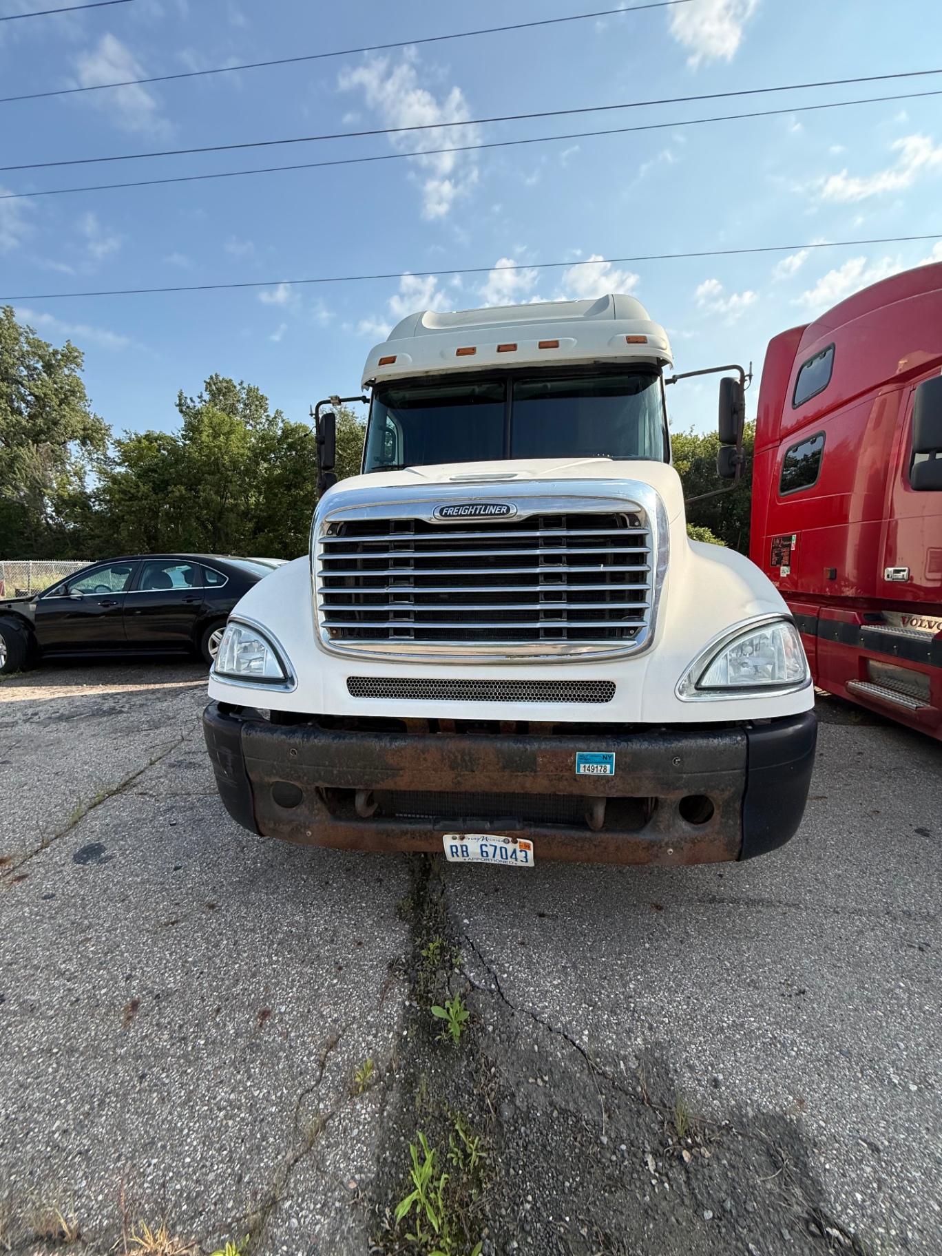 Freightliner Columbia Sleeper | Front