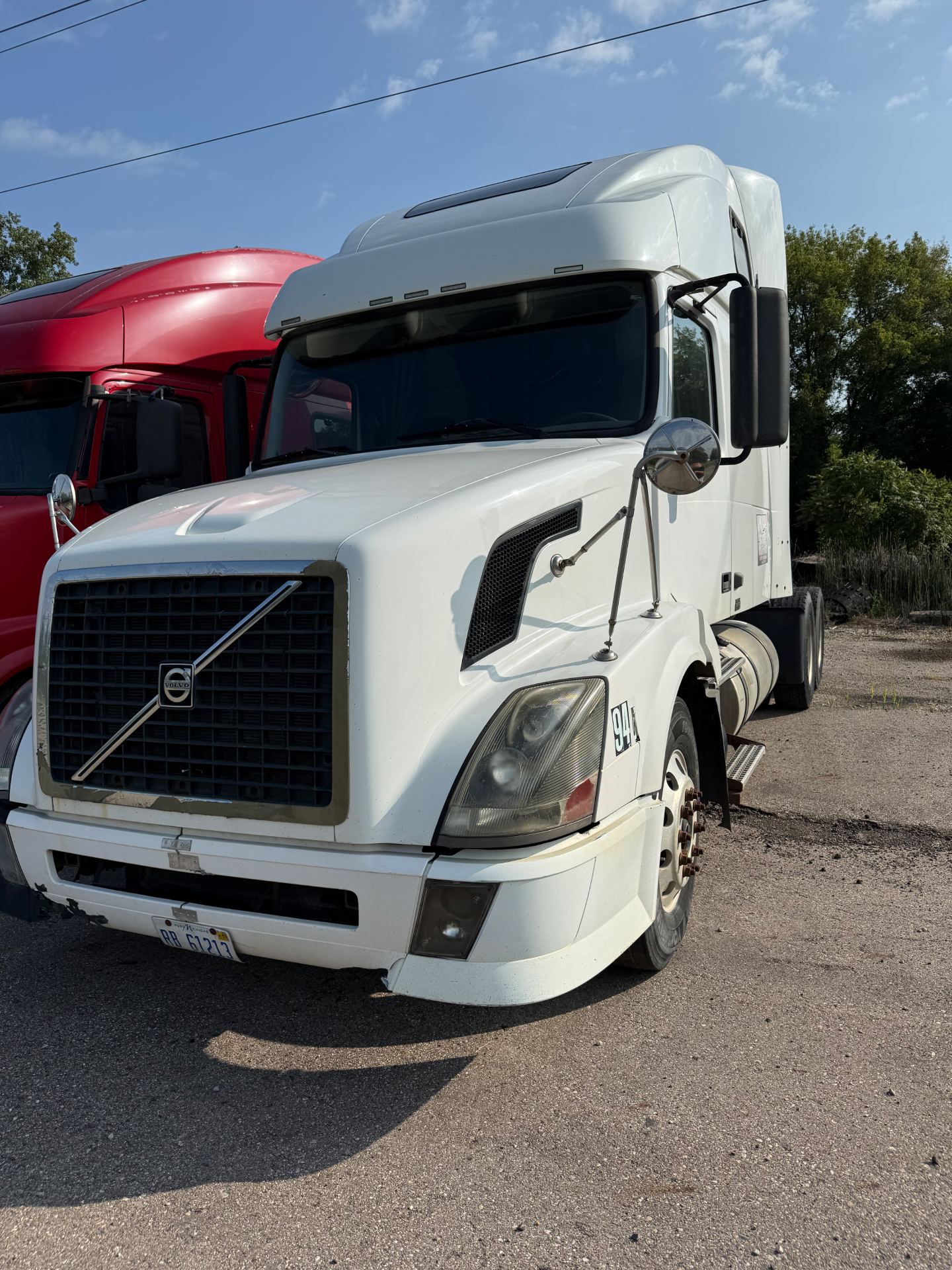 Volvo VNL 670 Sleeper | Front