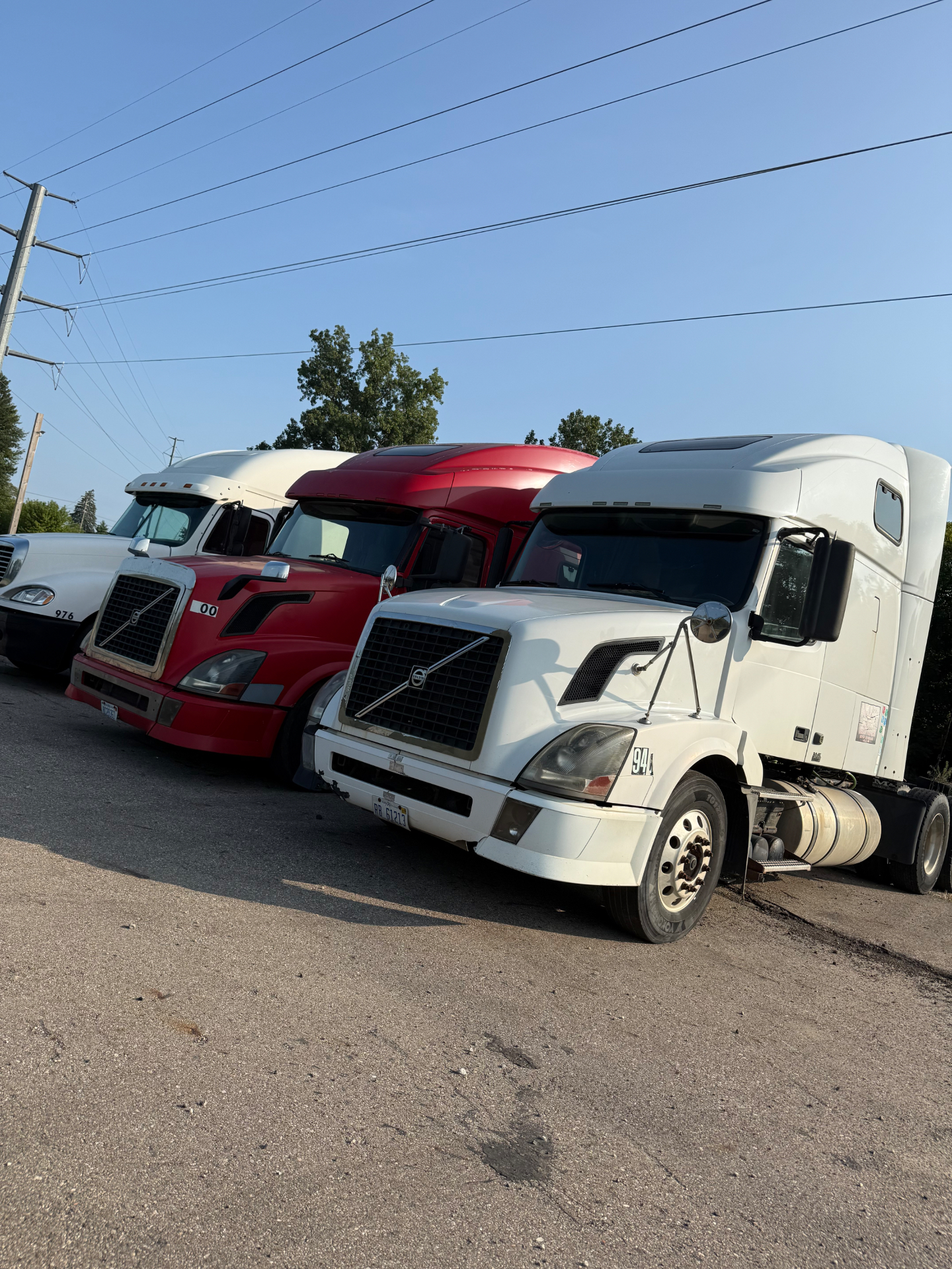 Volvo VNL White Sleeper
