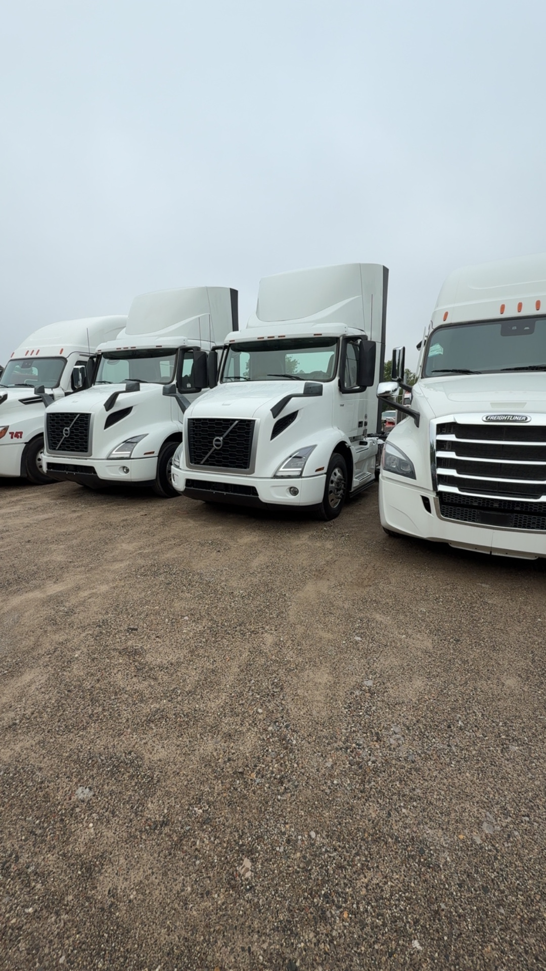 Day Cabs & Regional Tractors